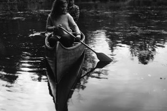 26-rustic-vintage-canoe-engagement-photos-on-riverJames-Stokes-Photography